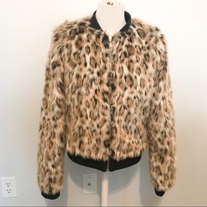 Forever 21 faux fur sizeM